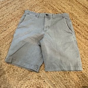 Men’s 10” gray Gap shorts - size 32